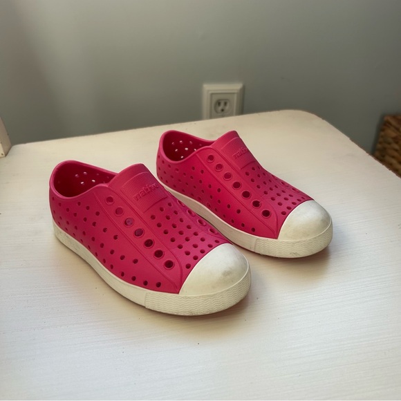 Native Shoes Pink Slip-On Shoes with White Soles C10 - Picture 1 of 8
